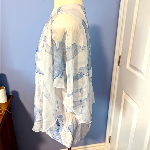 ❤️ 3/$25 Cleo Petites flowy flower painted double layered blouse flouncy - Picture 3 of 8